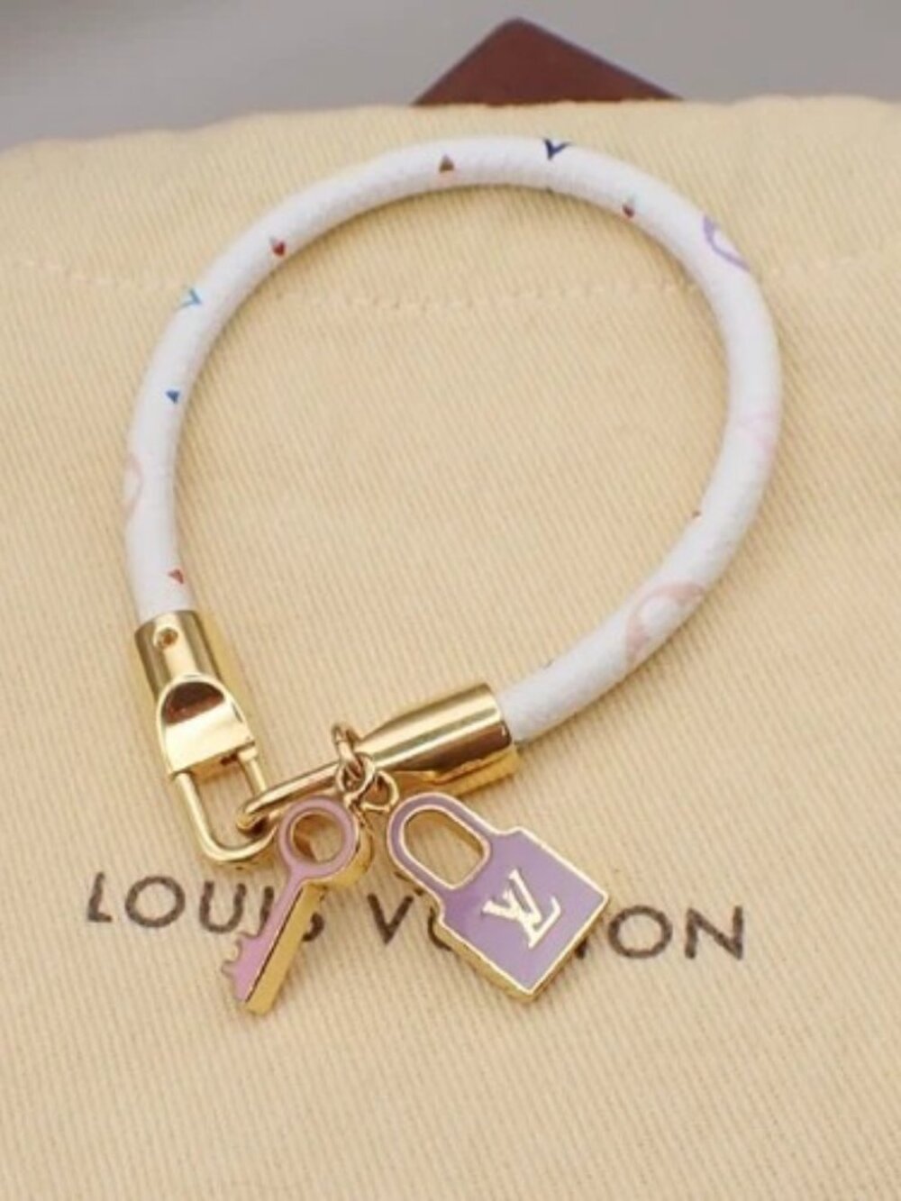 LOUIS VUITTON Luck It Bracelet Bracelet Monogram Multicolore WE M6604F 34KD205